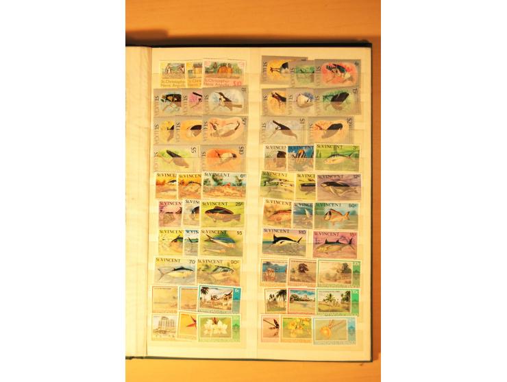 1954/82 (ca.), 45 postfrische Dauerserien von 34 Ländern, postfrisch im Einsteckbuch (Mi. 2004/10 nach Angabe des Einlieferer