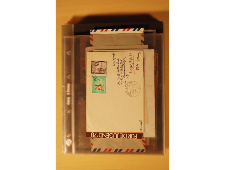 1890/1982 (ca.), 95 Briefe, Karten und Ganzsachen, dabei Reco, Luftpost etc.