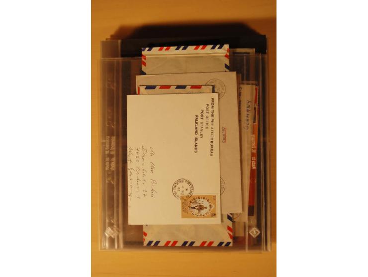 1890/1982 (ca.), 95 Briefe, Karten und Ganzsachen, dabei Reco, Luftpost etc.