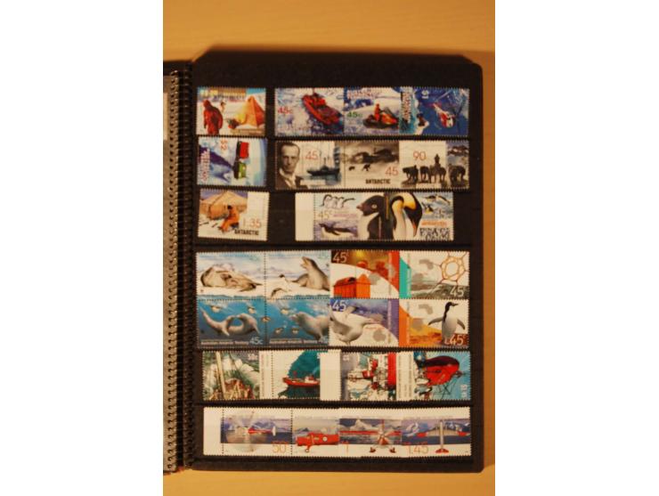AUSTRALISCHE ANTARKTIS UND ROSS-GEBIET: 1957/2007, kpl. postfrische Sammlung im kleinen Einsteckbuch (Mi. ca. 570,-)