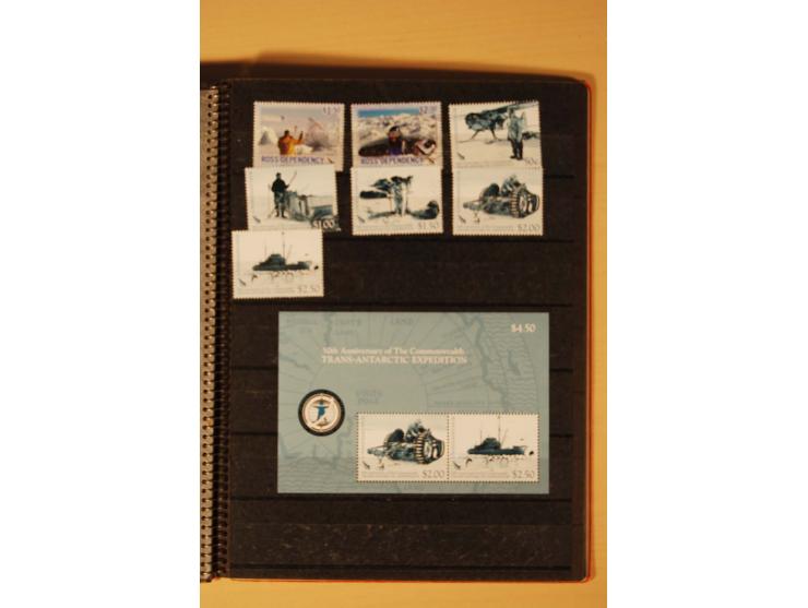 AUSTRALISCHE ANTARKTIS UND ROSS-GEBIET: 1957/2007, kpl. postfrische Sammlung im kleinen Einsteckbuch (Mi. ca. 570,-)