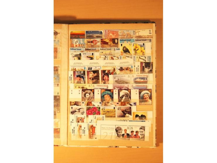 1971/2005, kpl. postfrische Sammlung mit Unternummern nach Michel im Einsteckbuch (Mi. ca. 2.670,-)