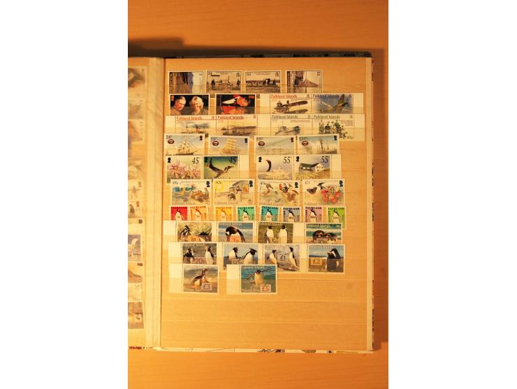 1971/2005, kpl. postfrische Sammlung mit Unternummern nach Michel im Einsteckbuch (Mi. ca. 2.670,-)