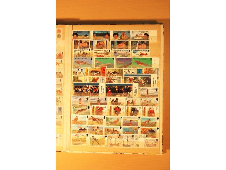 1971/2005, kpl. postfrische Sammlung mit Unternummern nach Michel im Einsteckbuch (Mi. ca. 2.670,-)