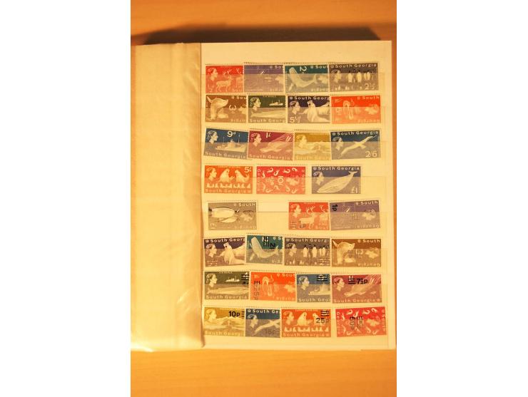 SÜD-GEORGIEN: 1963/2004, kpl. postfrische Sammlung mit Unternummern nach Michel im kleinen Einsteckbuch (Mi. ca. 1.530,-)