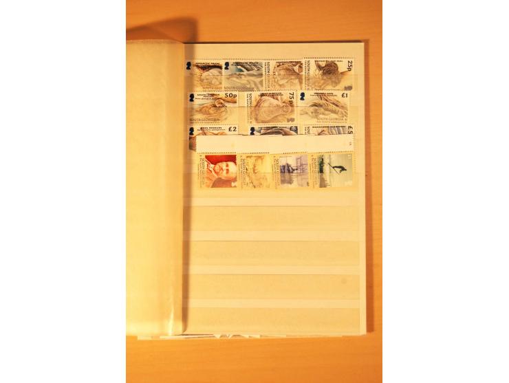 SÜD-GEORGIEN: 1963/2004, kpl. postfrische Sammlung mit Unternummern nach Michel im kleinen Einsteckbuch (Mi. ca. 1.530,-)