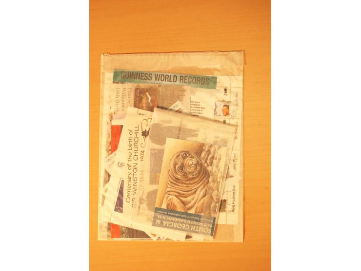 SÜD-GEORGIEN: 1963/2004, kpl. postfrische Sammlung mit Unternummern nach Michel im kleinen Einsteckbuch (Mi. ca. 1.530,-)