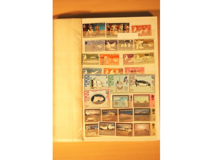 SÜD-GEORGIEN: 1963/2004, kpl. postfrische Sammlung mit Unternummern nach Michel im kleinen Einsteckbuch (Mi. ca. 1.530,-)