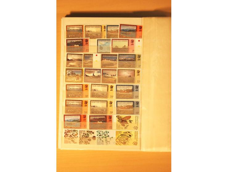 SÜD-GEORGIEN: 1963/2004, kpl. postfrische Sammlung mit Unternummern nach Michel im kleinen Einsteckbuch (Mi. ca. 1.530,-)