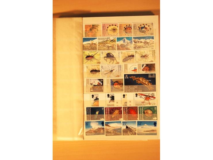 SÜD-GEORGIEN: 1963/2004, kpl. postfrische Sammlung mit Unternummern nach Michel im kleinen Einsteckbuch (Mi. ca. 1.530,-)