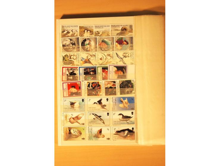SÜD-GEORGIEN: 1963/2004, kpl. postfrische Sammlung mit Unternummern nach Michel im kleinen Einsteckbuch (Mi. ca. 1.530,-)