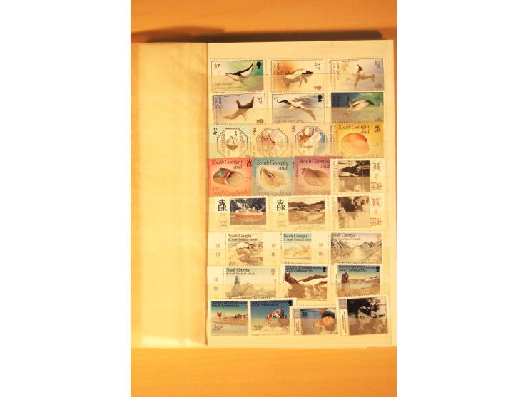 SÜD-GEORGIEN: 1963/2004, kpl. postfrische Sammlung mit Unternummern nach Michel im kleinen Einsteckbuch (Mi. ca. 1.530,-)