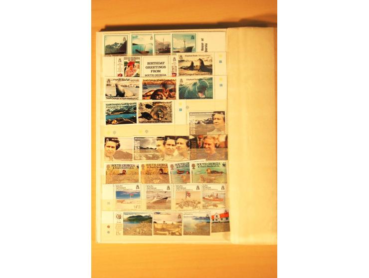 SÜD-GEORGIEN: 1963/2004, kpl. postfrische Sammlung mit Unternummern nach Michel im kleinen Einsteckbuch (Mi. ca. 1.530,-)