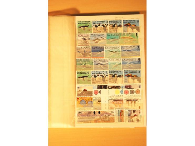 SÜD-GEORGIEN: 1963/2004, kpl. postfrische Sammlung mit Unternummern nach Michel im kleinen Einsteckbuch (Mi. ca. 1.530,-)