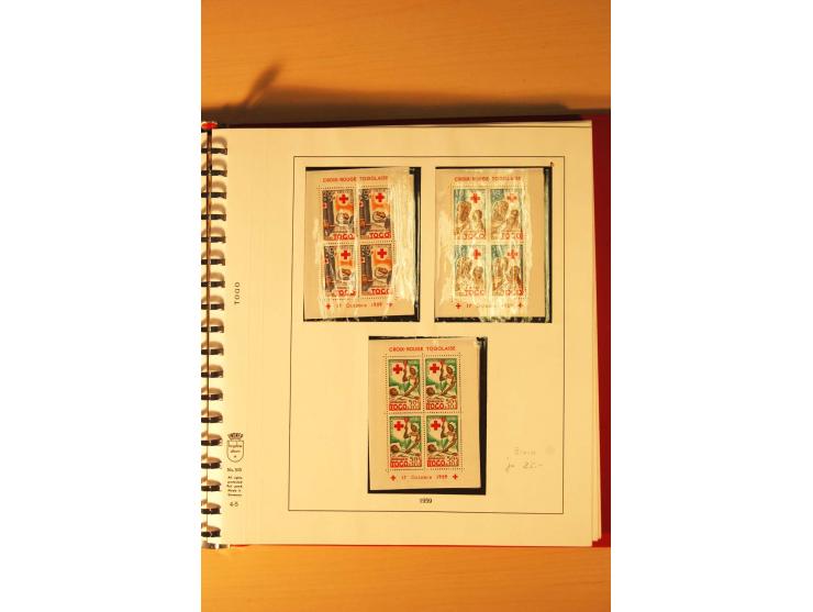 1957/72, postfrische Sammlung mit geschnittenen Parallelausgaben, Geldbriefmarken etc.