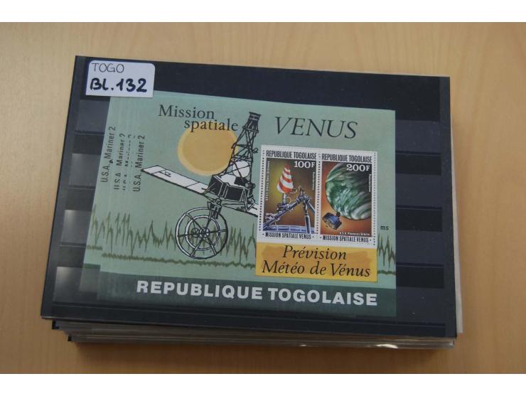1990/2008, postfrischer umfangreicher Bestand mit Blocks und Kleinbogen, geschnittenen Ausgaben, Epreuves de Luxe, Goldmarken