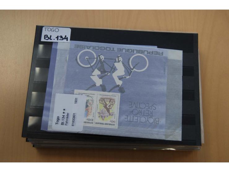 1990/2008, postfrischer umfangreicher Bestand mit Blocks und Kleinbogen, geschnittenen Ausgaben, Epreuves de Luxe, Goldmarken