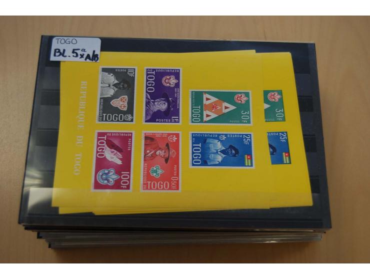 1990/2008, postfrischer umfangreicher Bestand mit Blocks und Kleinbogen, geschnittenen Ausgaben, Epreuves de Luxe, Goldmarken