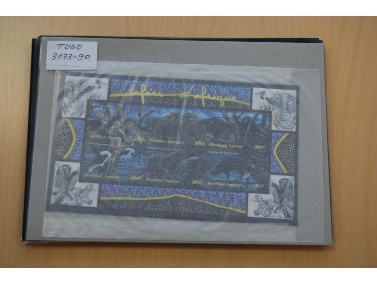 1990/2008, postfrischer umfangreicher Bestand mit Blocks und Kleinbogen, geschnittenen Ausgaben, Epreuves de Luxe, Goldmarken