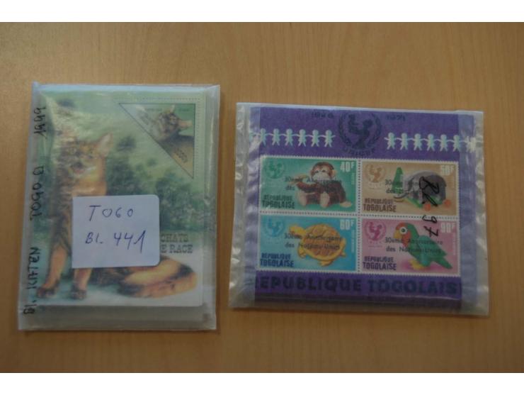 1990/2008, postfrischer umfangreicher Bestand mit Blocks und Kleinbogen, geschnittenen Ausgaben, Epreuves de Luxe, Goldmarken