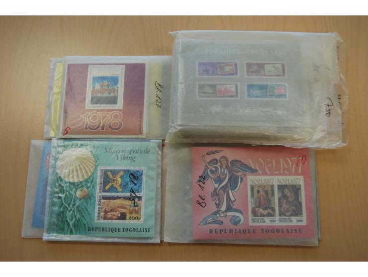 1990/2008, postfrischer umfangreicher Bestand mit Blocks und Kleinbogen, geschnittenen Ausgaben, Epreuves de Luxe, Goldmarken