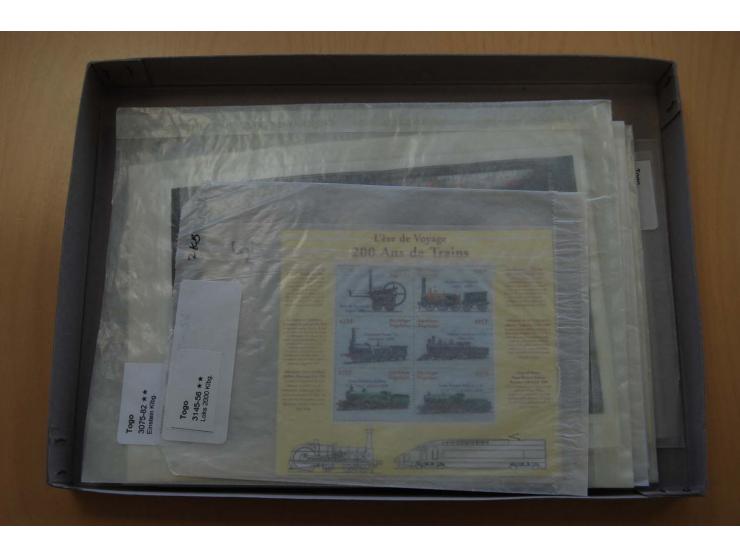 1990/2008, postfrischer umfangreicher Bestand mit Blocks und Kleinbogen, geschnittenen Ausgaben, Epreuves de Luxe, Goldmarken