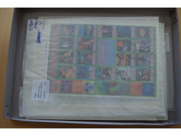 1990/2008, postfrischer umfangreicher Bestand mit Blocks und Kleinbogen, geschnittenen Ausgaben, Epreuves de Luxe, Goldmarken