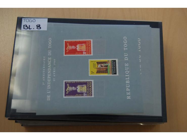 1990/2008, postfrischer umfangreicher Bestand mit Blocks und Kleinbogen, geschnittenen Ausgaben, Epreuves de Luxe, Goldmarken