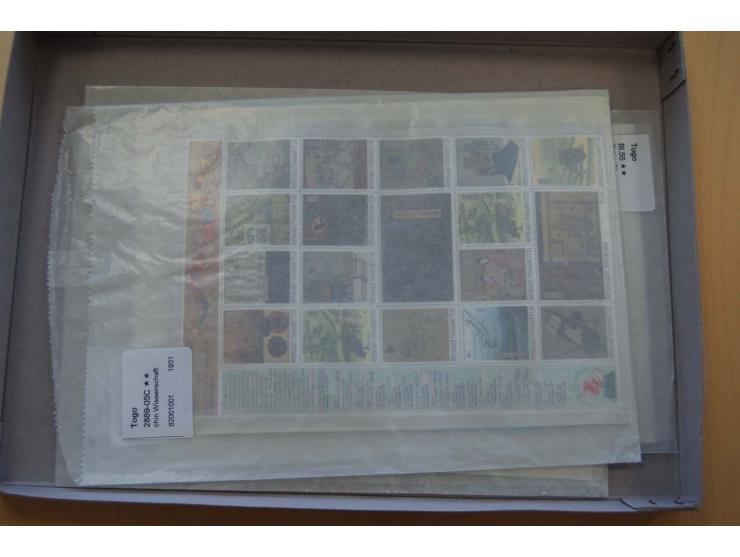 1990/2008, postfrischer umfangreicher Bestand mit Blocks und Kleinbogen, geschnittenen Ausgaben, Epreuves de Luxe, Goldmarken