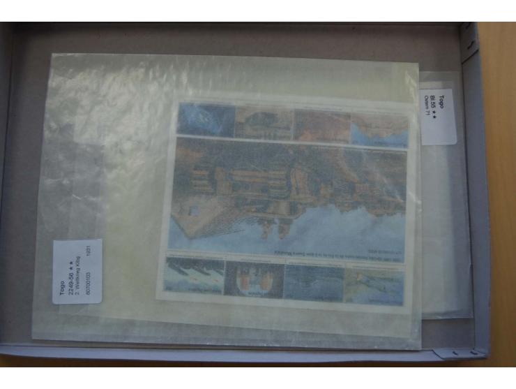 1990/2008, postfrischer umfangreicher Bestand mit Blocks und Kleinbogen, geschnittenen Ausgaben, Epreuves de Luxe, Goldmarken