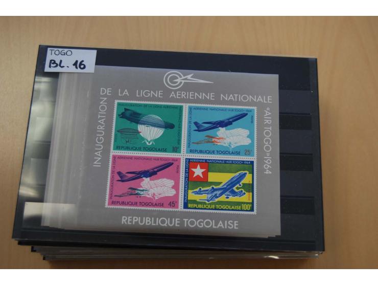 1990/2008, postfrischer umfangreicher Bestand mit Blocks und Kleinbogen, geschnittenen Ausgaben, Epreuves de Luxe, Goldmarken