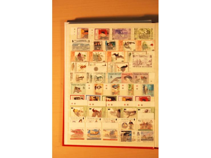 1952/2005, postfrische Sammlung mit Fiskal- und Portomarken (ohne Fiskalmarke Mi.-Nr. 2) in 2 Einsteckbüchern (Mi. 2007 nach 