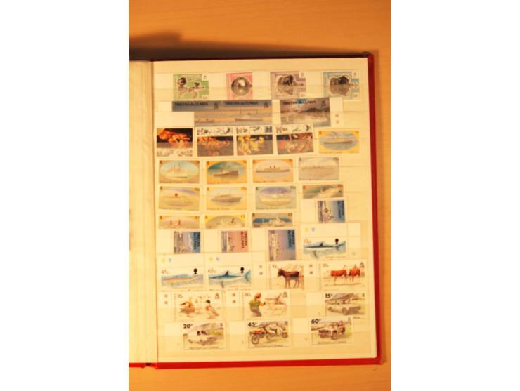 1952/2005, postfrische Sammlung mit Fiskal- und Portomarken (ohne Fiskalmarke Mi.-Nr. 2) in 2 Einsteckbüchern (Mi. 2007 nach 