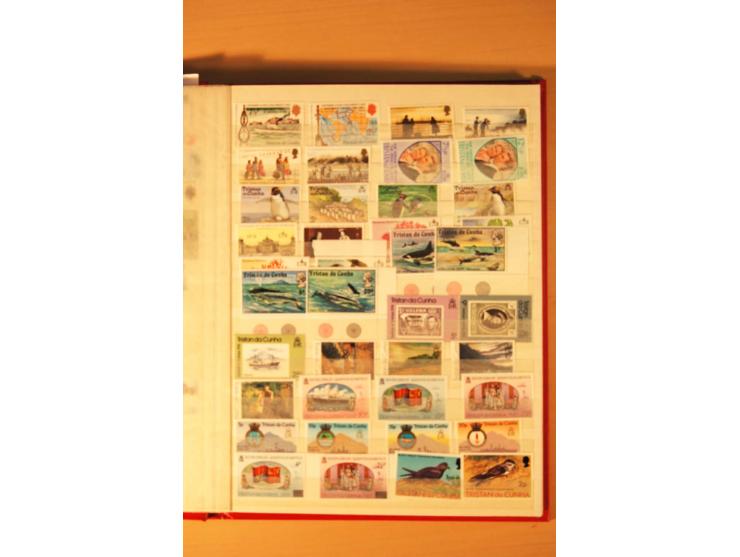 1952/2005, postfrische Sammlung mit Fiskal- und Portomarken (ohne Fiskalmarke Mi.-Nr. 2) in 2 Einsteckbüchern (Mi. 2007 nach 