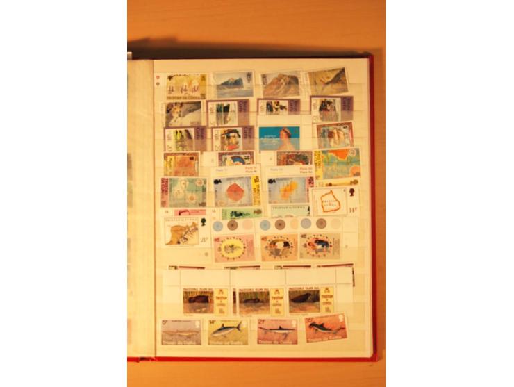 1952/2005, postfrische Sammlung mit Fiskal- und Portomarken (ohne Fiskalmarke Mi.-Nr. 2) in 2 Einsteckbüchern (Mi. 2007 nach 