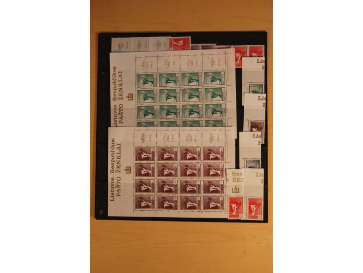 1918/2000, ungebrauchte und postfrische Sammlung, in den Hauptnummern augenscheinlich weit überkomplett mit vielen ungezähnte