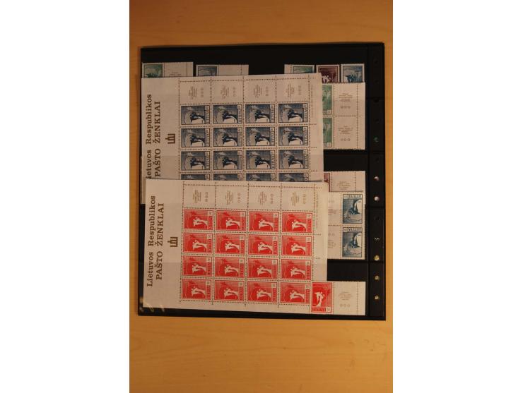 1918/2000, ungebrauchte und postfrische Sammlung, in den Hauptnummern augenscheinlich weit überkomplett mit vielen ungezähnte