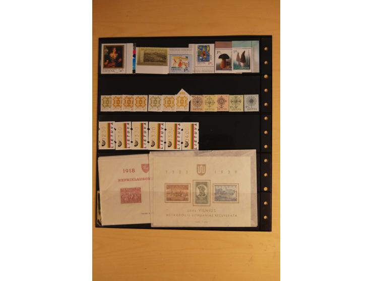 1918/2000, ungebrauchte und postfrische Sammlung, in den Hauptnummern augenscheinlich weit überkomplett mit vielen ungezähnte