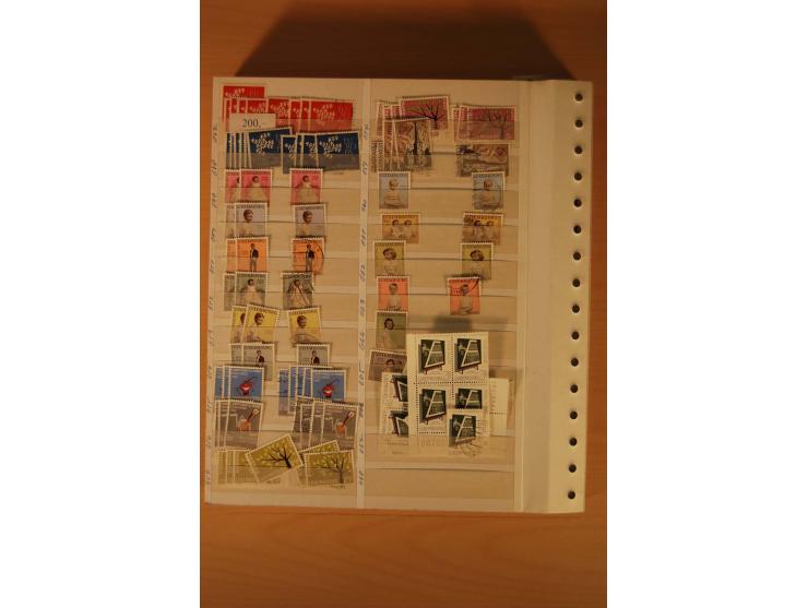 1859/1985, postfrischer, ungebrauchter und gestempelter Bestand mit besseren Ausgaben im Lagerbuch