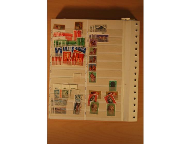 1859/1985, postfrischer, ungebrauchter und gestempelter Bestand mit besseren Ausgaben im Lagerbuch