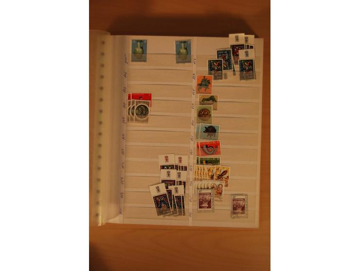 1859/1985, postfrischer, ungebrauchter und gestempelter Bestand mit besseren Ausgaben im Lagerbuch