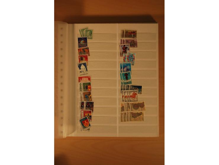 1859/1985, postfrischer, ungebrauchter und gestempelter Bestand mit besseren Ausgaben im Lagerbuch