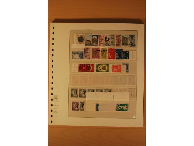 1871/2001 (ca.), postfrische und gestempelte Zusammenstellung, meist ab ca. 1960 mit gestempeltem Kleinbogen Mi.-Nr. 121I, ei