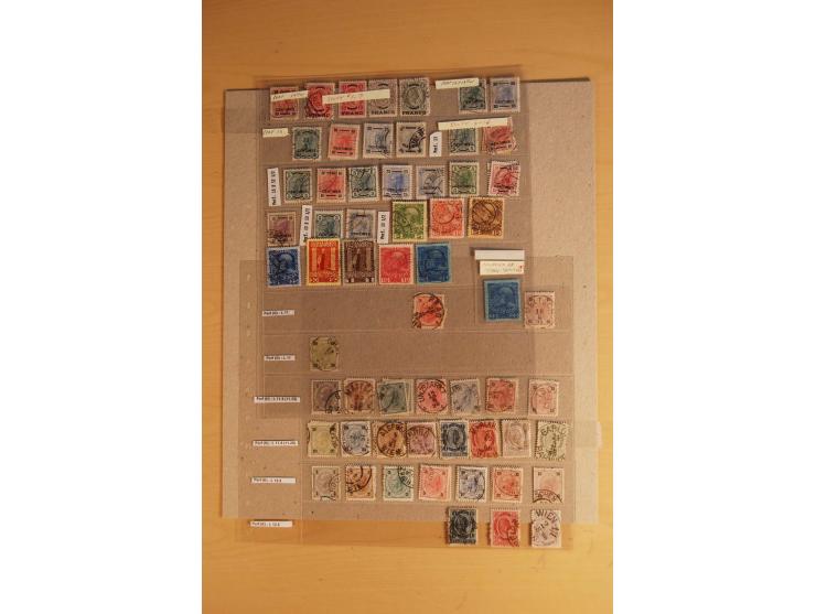 1858/90, ungebrauchte und gestempelte Partie mit u.a. Mi.-Nr. 10IIc (2), 11 (11), 12 (5), 16 auf Zeitungsteil, 17a, b, 23 (2)