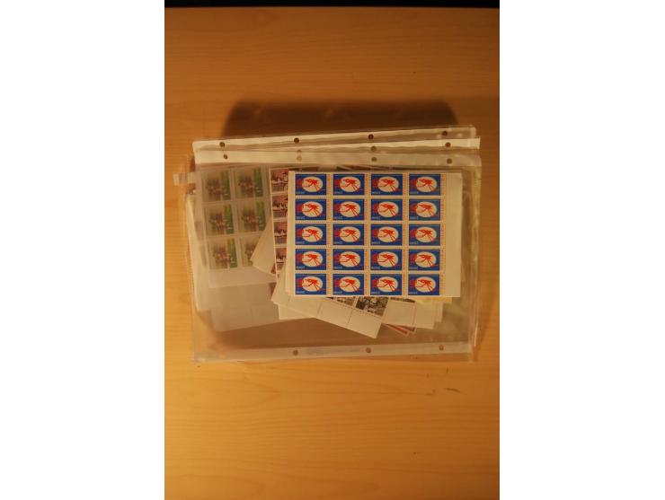 1958/83, postfrischer Posten, meist in Bogen und -teilen (Mi. ca. 19.170,-)