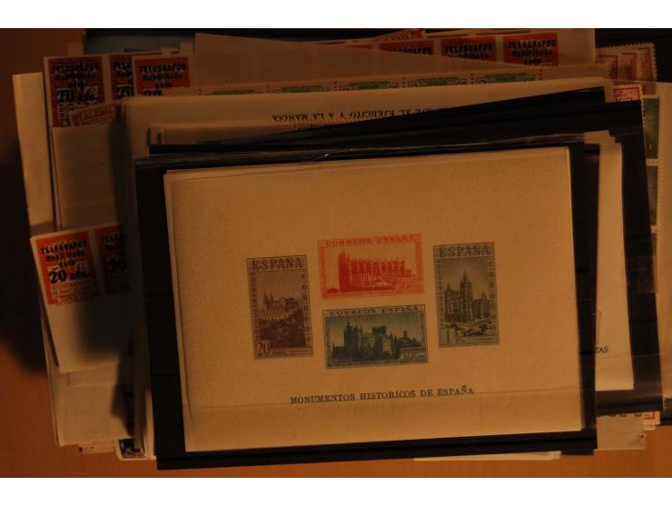 1938/52 (ca.), postfrischer kleiner Lagerbestand, meist gute Ausgaben und Blocks in größeren Mengen zwischen 20 und 100 Stück