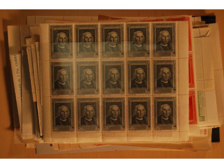 1938/52 (ca.), postfrischer kleiner Lagerbestand, meist gute Ausgaben und Blocks in größeren Mengen zwischen 20 und 100 Stück