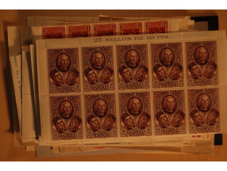 1938/52 (ca.), postfrischer kleiner Lagerbestand, meist gute Ausgaben und Blocks in größeren Mengen zwischen 20 und 100 Stück