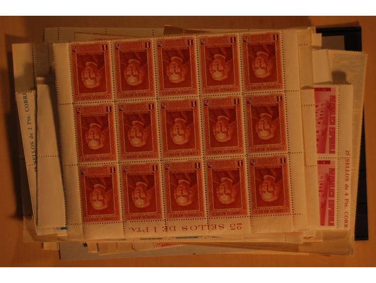 1938/52 (ca.), postfrischer kleiner Lagerbestand, meist gute Ausgaben und Blocks in größeren Mengen zwischen 20 und 100 Stück