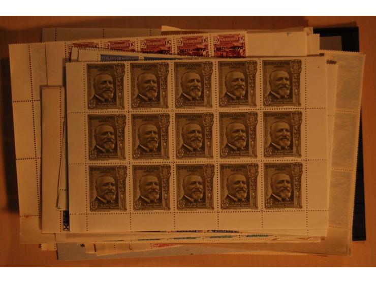 1938/52 (ca.), postfrischer kleiner Lagerbestand, meist gute Ausgaben und Blocks in größeren Mengen zwischen 20 und 100 Stück